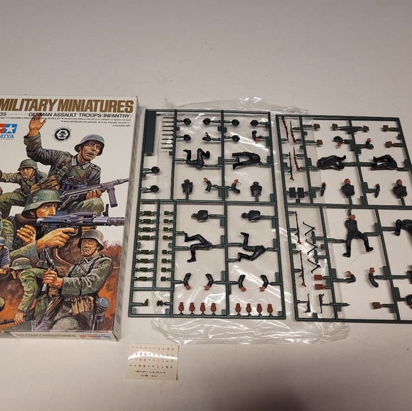 Tamiya 1/35th Scale German Infantry Artillery Assault Troops Model Kits - Picture 4 of 13